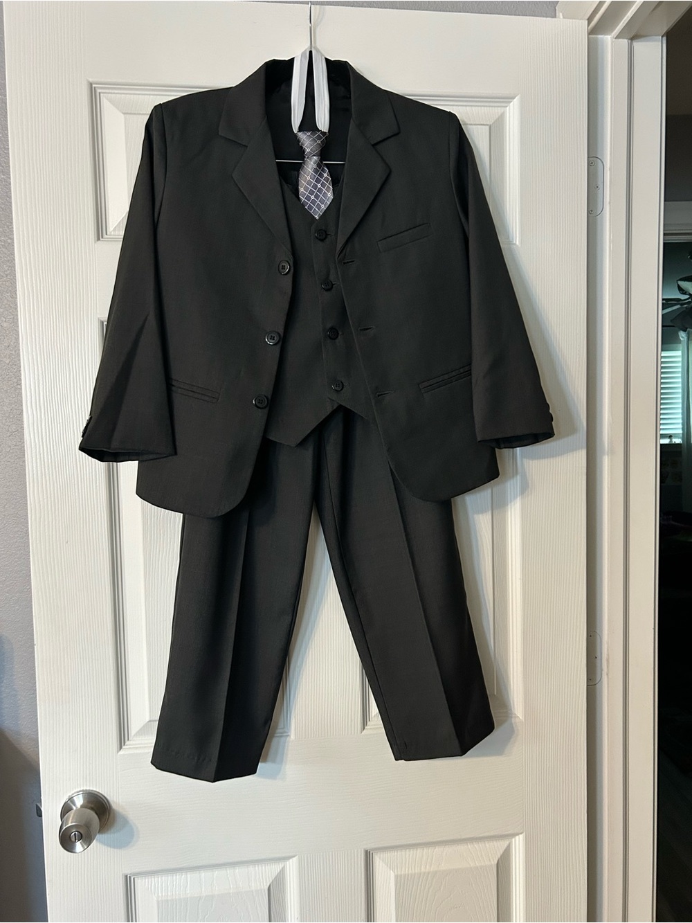 Classic Boy’s Black 3-pc Suit Lined Size 10 Jacket Vest Pants with Zippered Tie